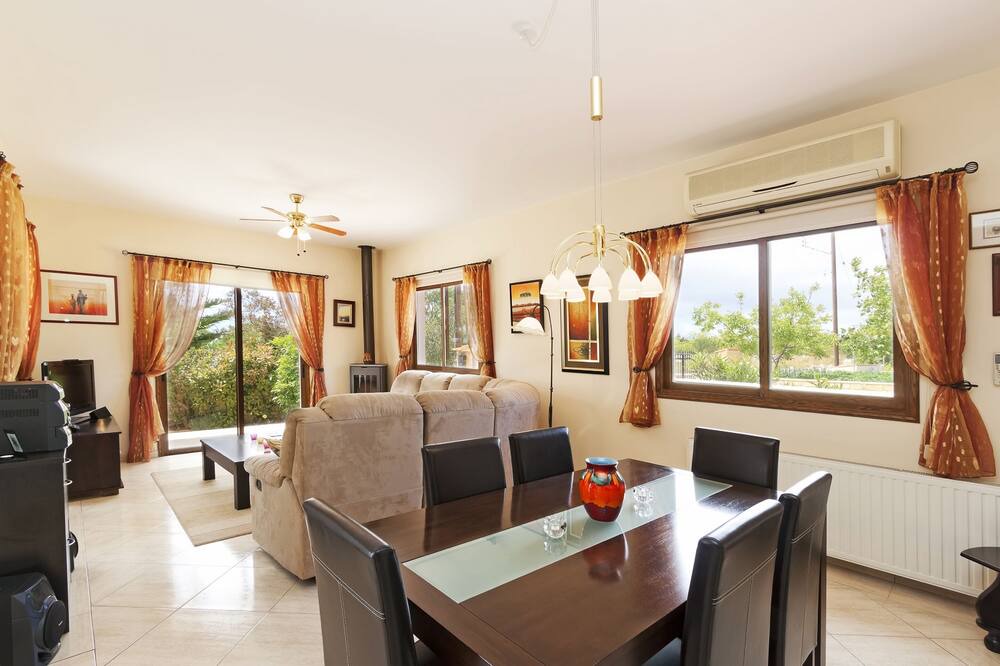 Photo of Livingroom in Ineia