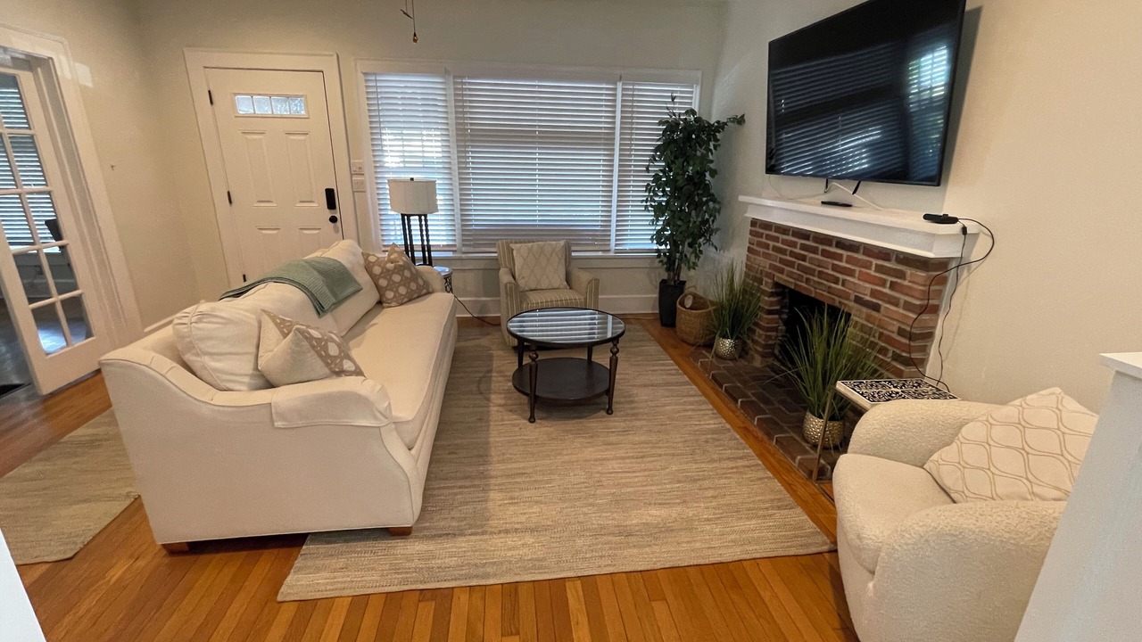 Photo of Livingroom in Historic Uptown