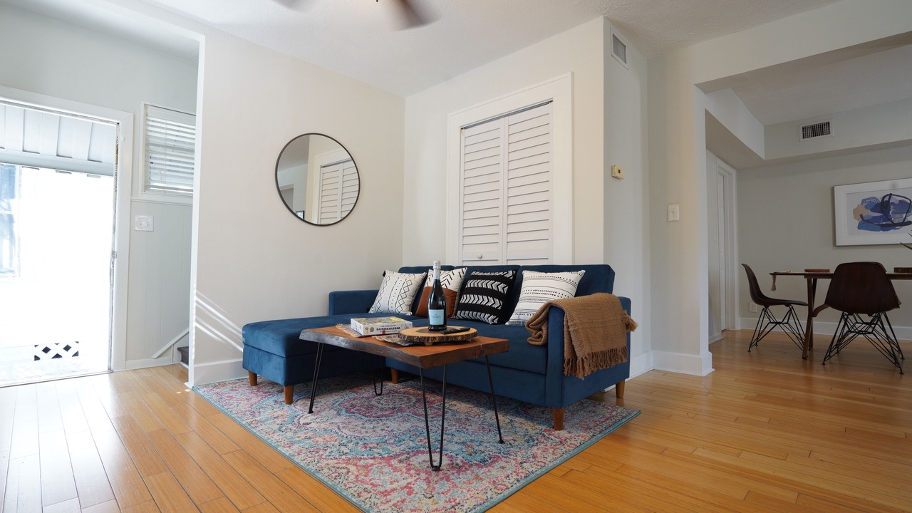 Photo of Livingroom in Historic Uptown
