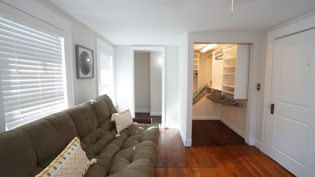 Photo of Livingroom in Historic Uptown