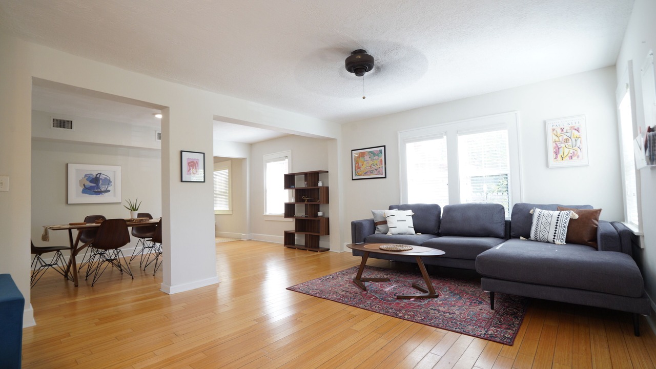 Photo of Livingroom in Historic Uptown