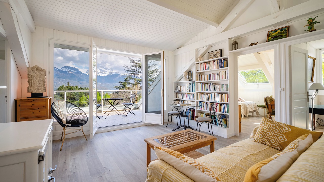 Photo of Livingroom in Cessenaz