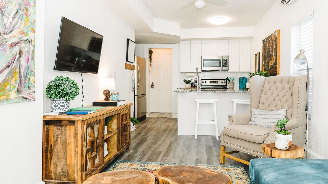 Photo of Livingroom in Historic Uptown