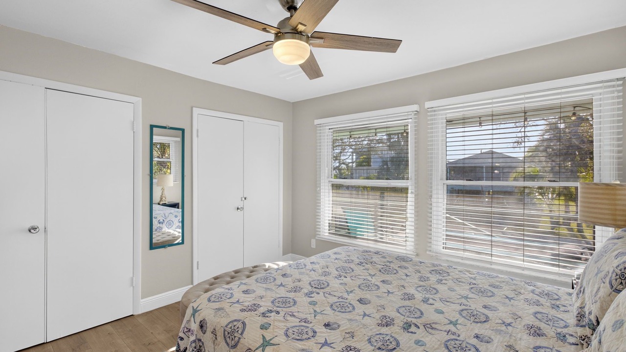 Photo of Bedroom in Mid Island