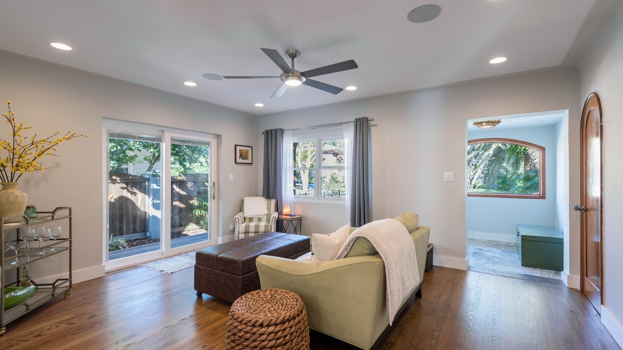 Photo of Livingroom in Historic Old Northeast