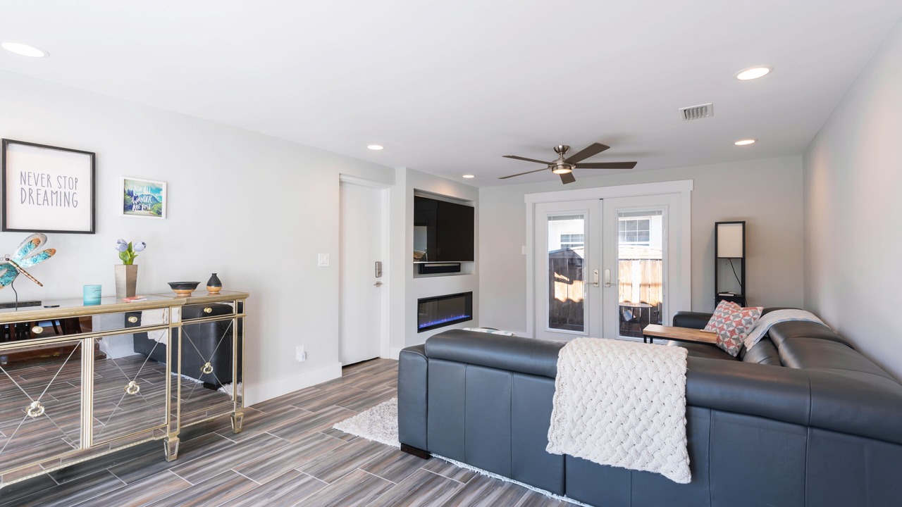 Photo of Livingroom in Historic Old Northeast