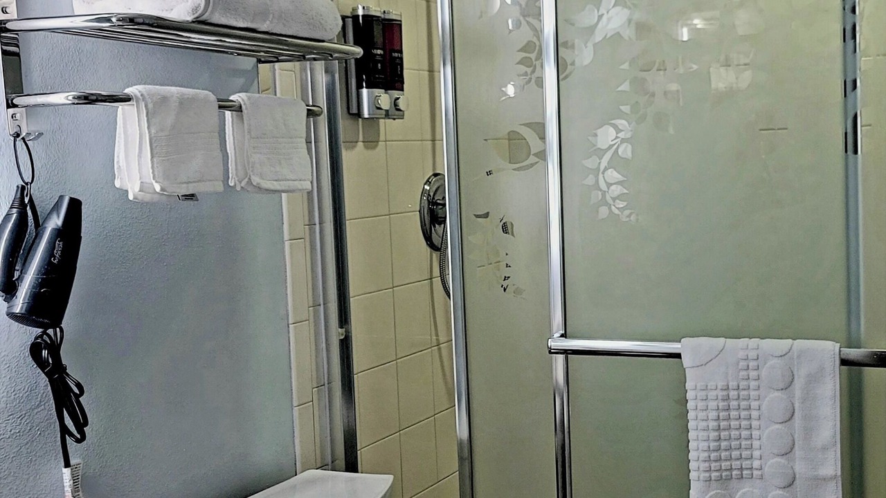Photo of Bathroom in Largo