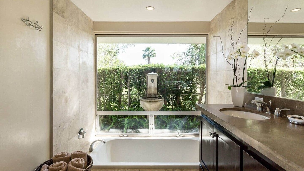 Photo of Others in Hollywood Hills West