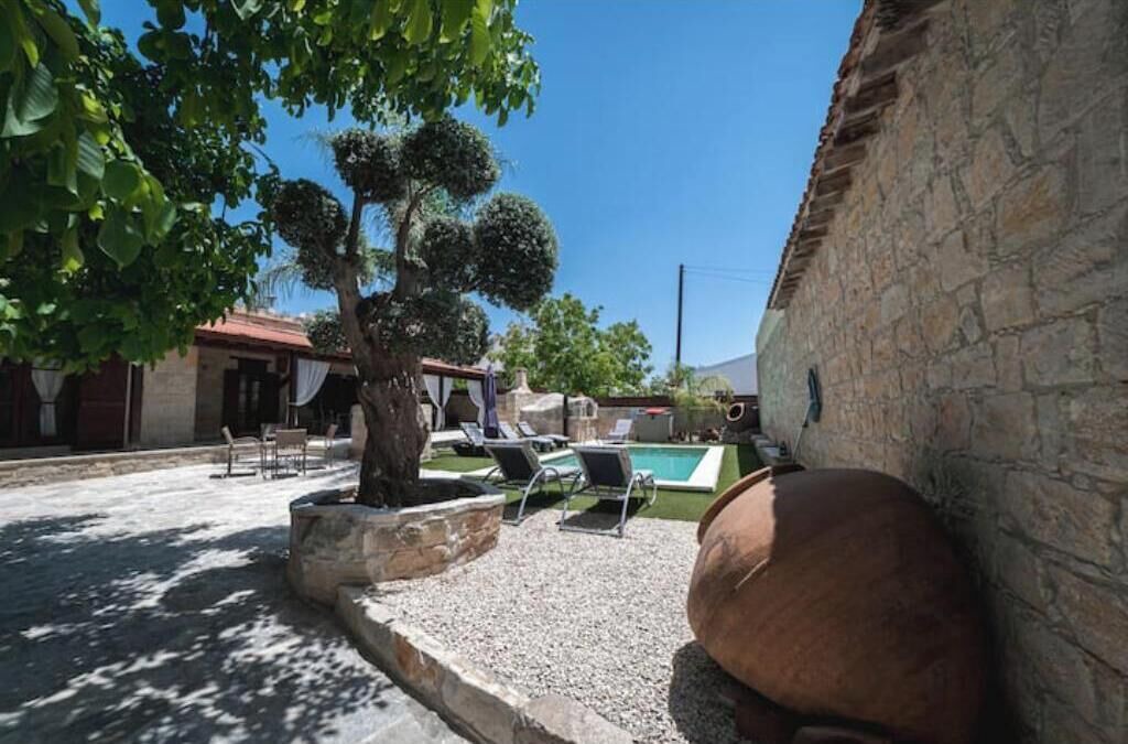 Photo of Outdoor in Anogyra