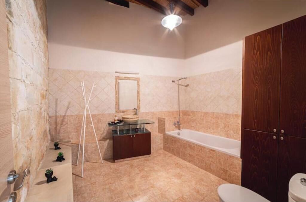 Photo of Bathroom in Anogyra