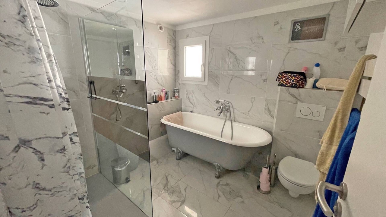 Photo of Bathroom in Guerrevieille