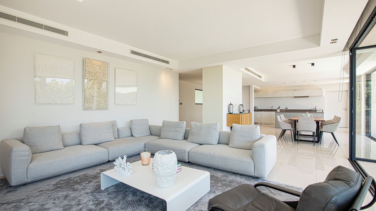 Photo of Livingroom in California - Pezou