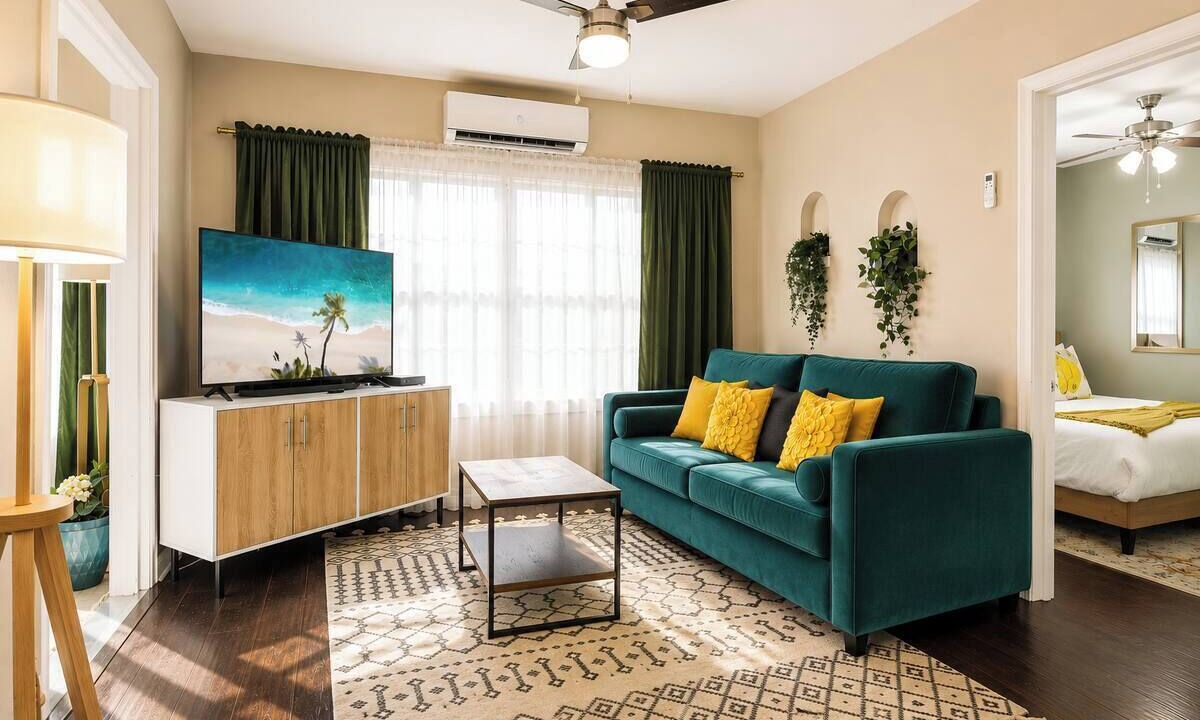 Photo of Livingroom in Historic Uptown