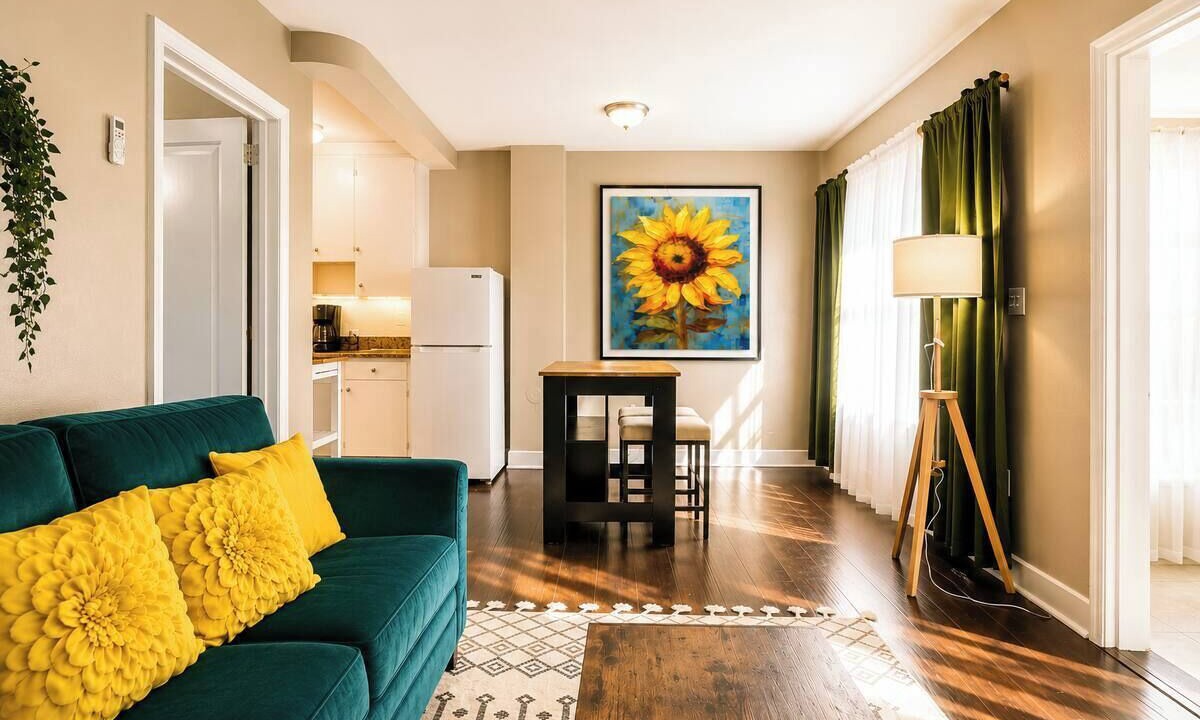 Photo of Livingroom in Historic Uptown