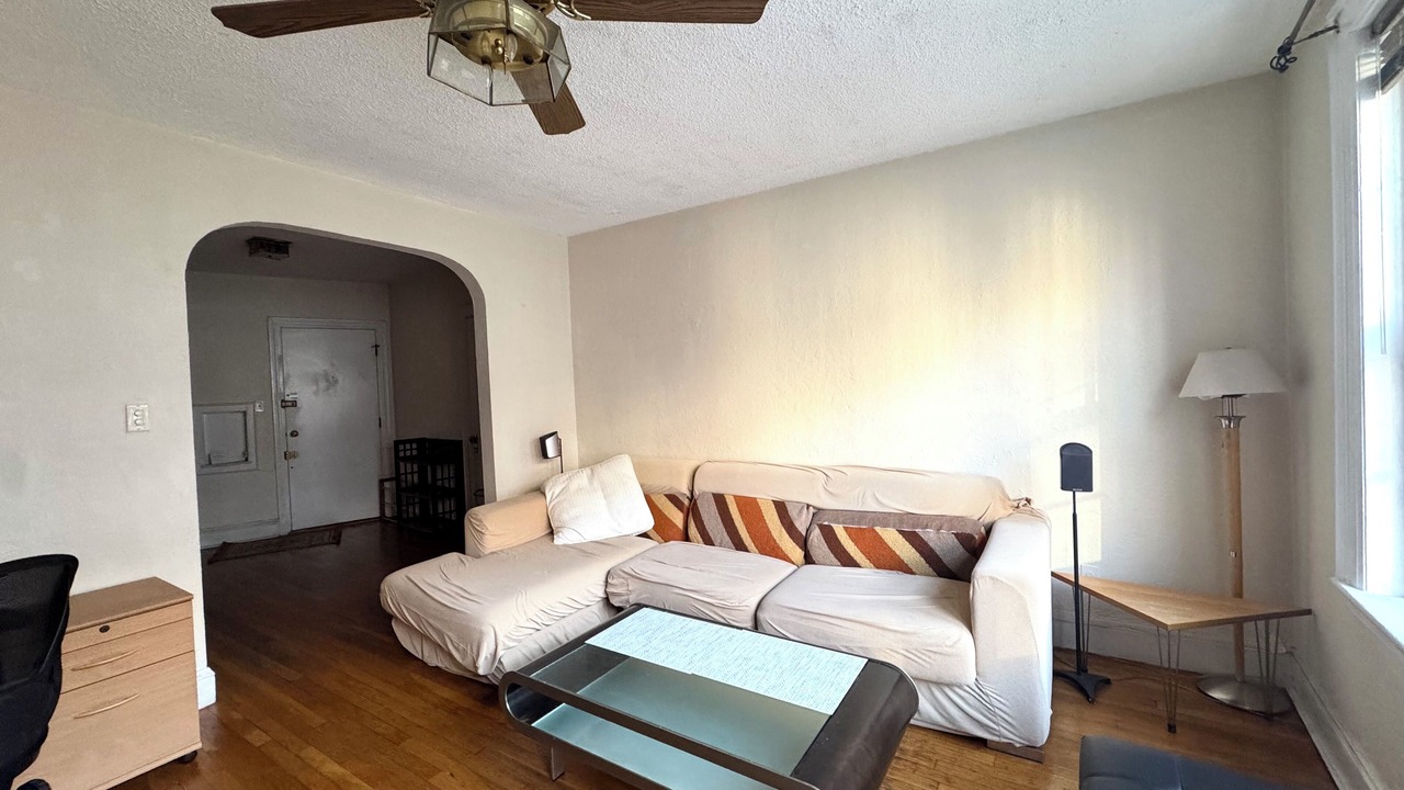 Photo of Livingroom in Cleveland Circle