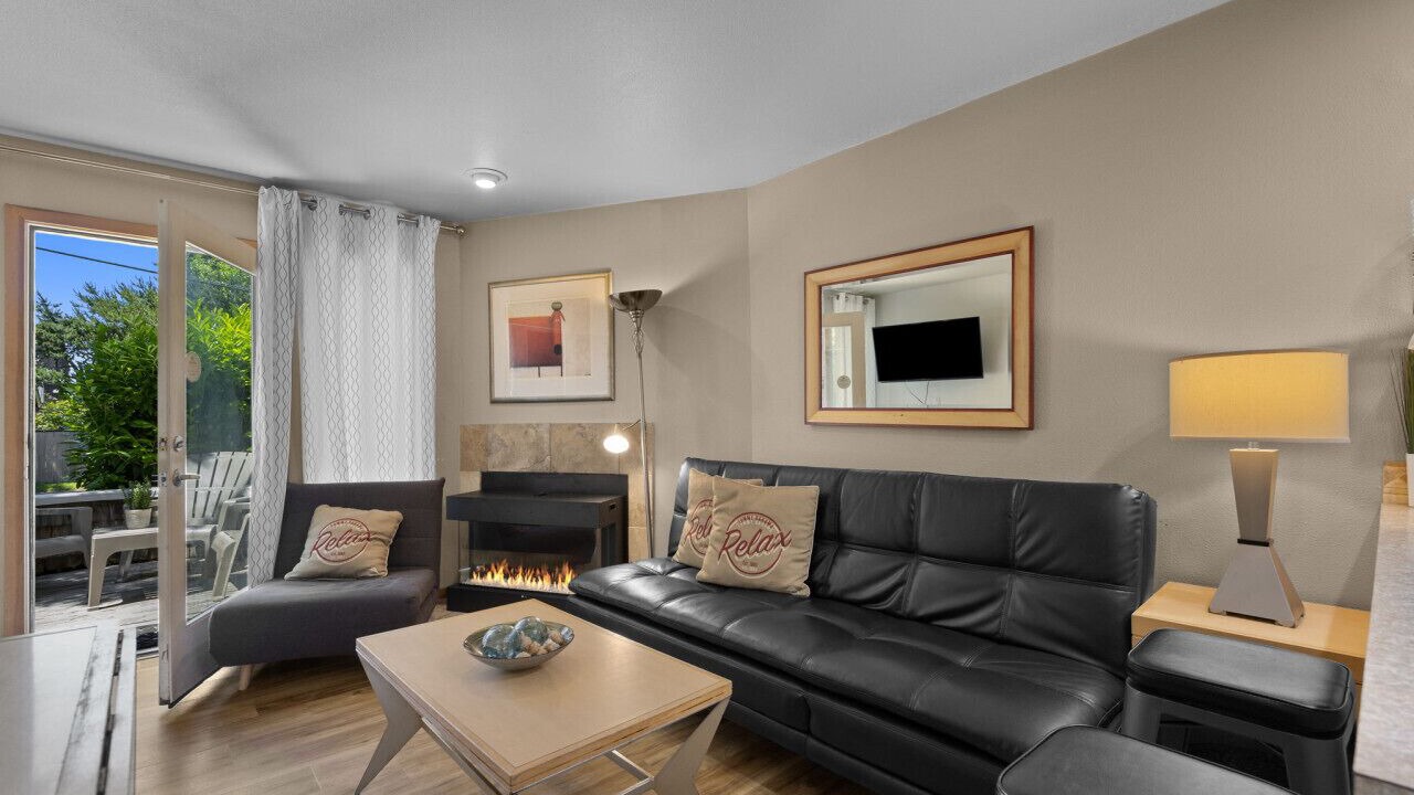 Photo of Livingroom in Downtown Cannon Beach
