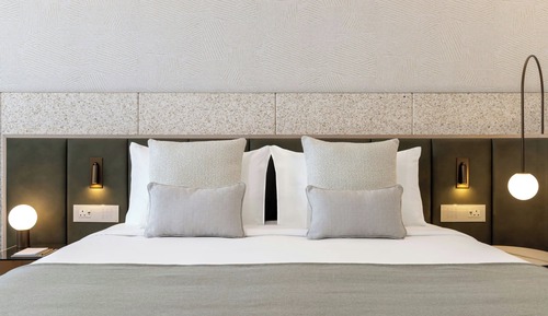 Comfort Room, 1 King Bed, Balcony, Poolside (Poolside)
