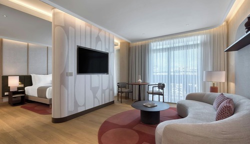 Suite, 1 Bedroom, Non Smoking, Poolside (Capital Suite)