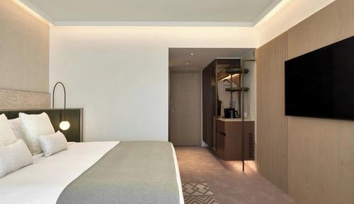 Premium Room, 1 King Bed, Balcony, Poolside (Poolside)