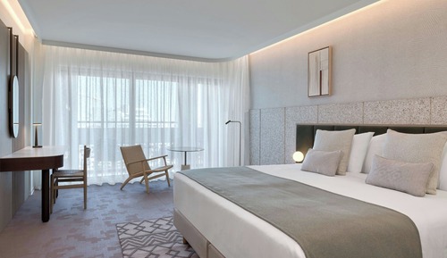 Premium Room, 1 King Bed, Non Smoking, City View (Balcony)