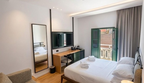 Superior Studio Suite, Balcony, City View