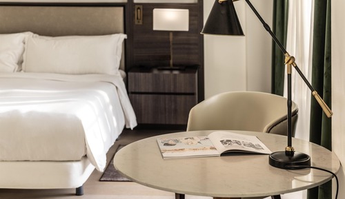 Junior Room, 1 King Bed (Pool)