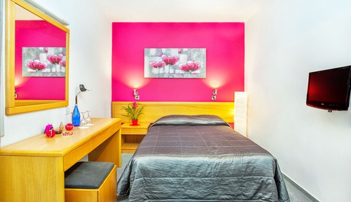 Economy Room