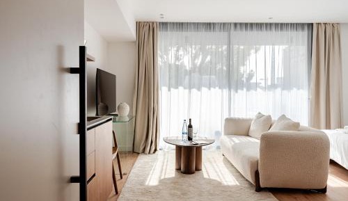 One-Bedroom Apartment with Balcony
