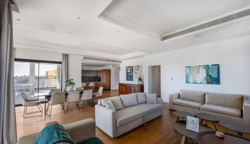 Premium Penthouse Apartment