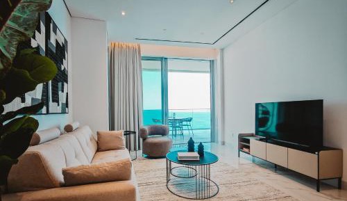 One-Bedroom Apartment with Sea View and Balcony