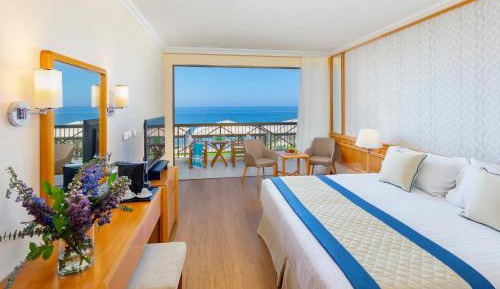Executive One-Bedroom Suite With Sea View