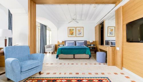 Executive Suite with Inland View