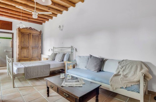 Arsos Apartment | Cornaro House - Deluxe Studio w/ Shared Courtyard