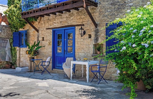 Arsos Apartment | Cornaro House - Deluxe Studio w/ Shared Courtyard
