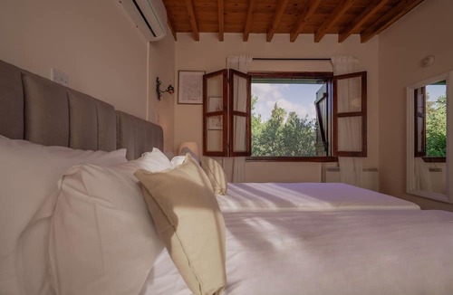 Kato Akourdalia Villa | Phaedrus Living Amarakos Villa