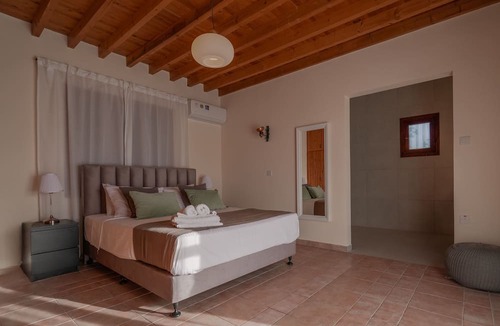 Kato Akourdalia Villa | Phaedrus Living Amarakos Villa