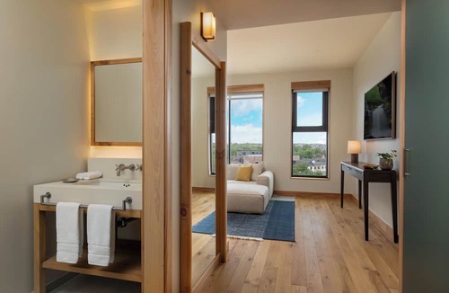 Downtown Hotel | The Compton