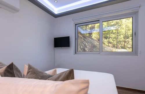 Vasa Koilaniou House | Phaedrus Living: Palaiomylos Forest Residence