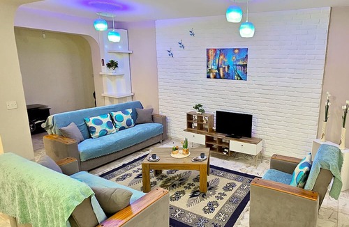 Zeytinlik Apartment | Sleek Flat w Balcony 3 min to Coast in Kyrenia