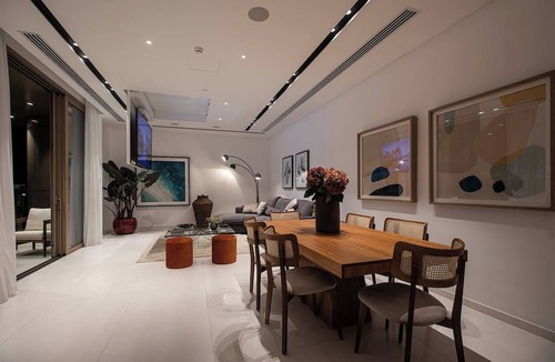 City Centre Apartment | Saffron Suite | Retreat with Skyline Views & Pool