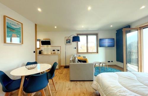Annecy-le-Vieux Apartment | L'Albigny - Lovely Studio - 150 m beach