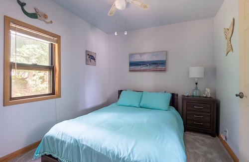 Como House | All You Need Is Your Fur Baby And The Beach! (% of each stay donated to rescue)
