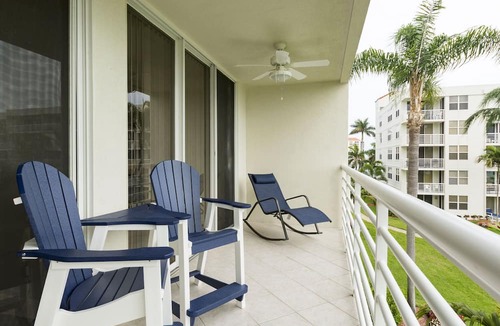 St. Petersburg Condo | Bahia Vista 11-337 | Waterfront Condo with Balcony, Bay Views + Resort Pool