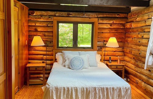Brookfield Cabin | Lakefront cabins for family and friend gatherings