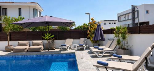 Oroklini Villa | Palm Tree Villa By Staycom