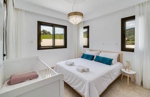 Theletra Villa | Villa Theletra with Private Pool and Great Views
