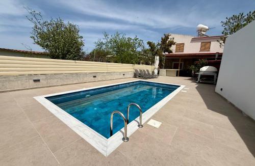 Kathikas Villa | Authentic 5 Bedroom Stone Villa with Pool in Kathikas