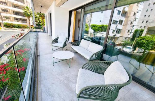 Neapolis Apartment | PEARL Premium 2-BR Suite - 150m Beach & Free Parking
