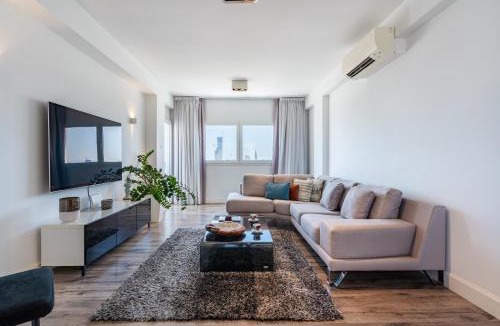 Old Town of Limassol Apartment | Luxury 2BR Limassol Marina Views