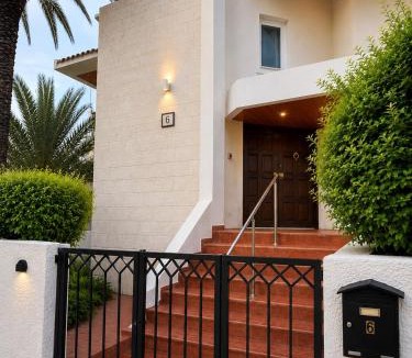 Limassol Apartment | Modern Studio 11 private Kitchenette and Bathroom